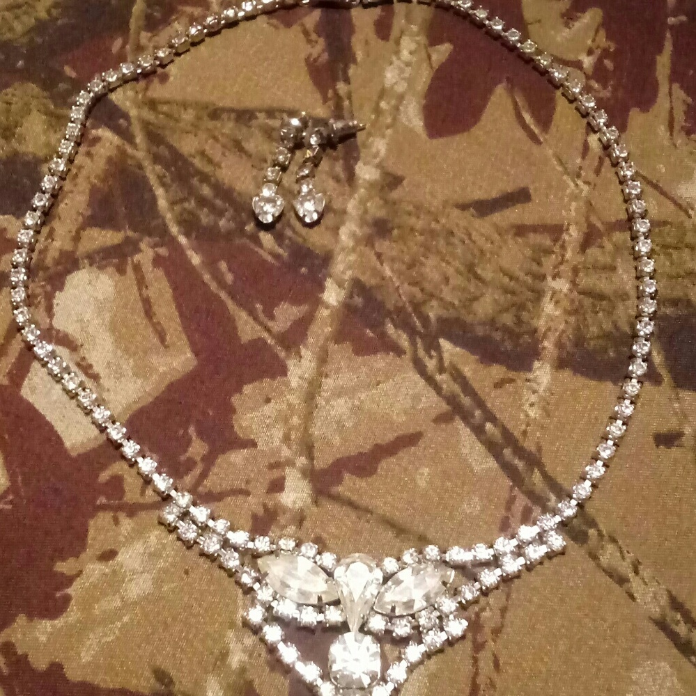 Necklace an earring set